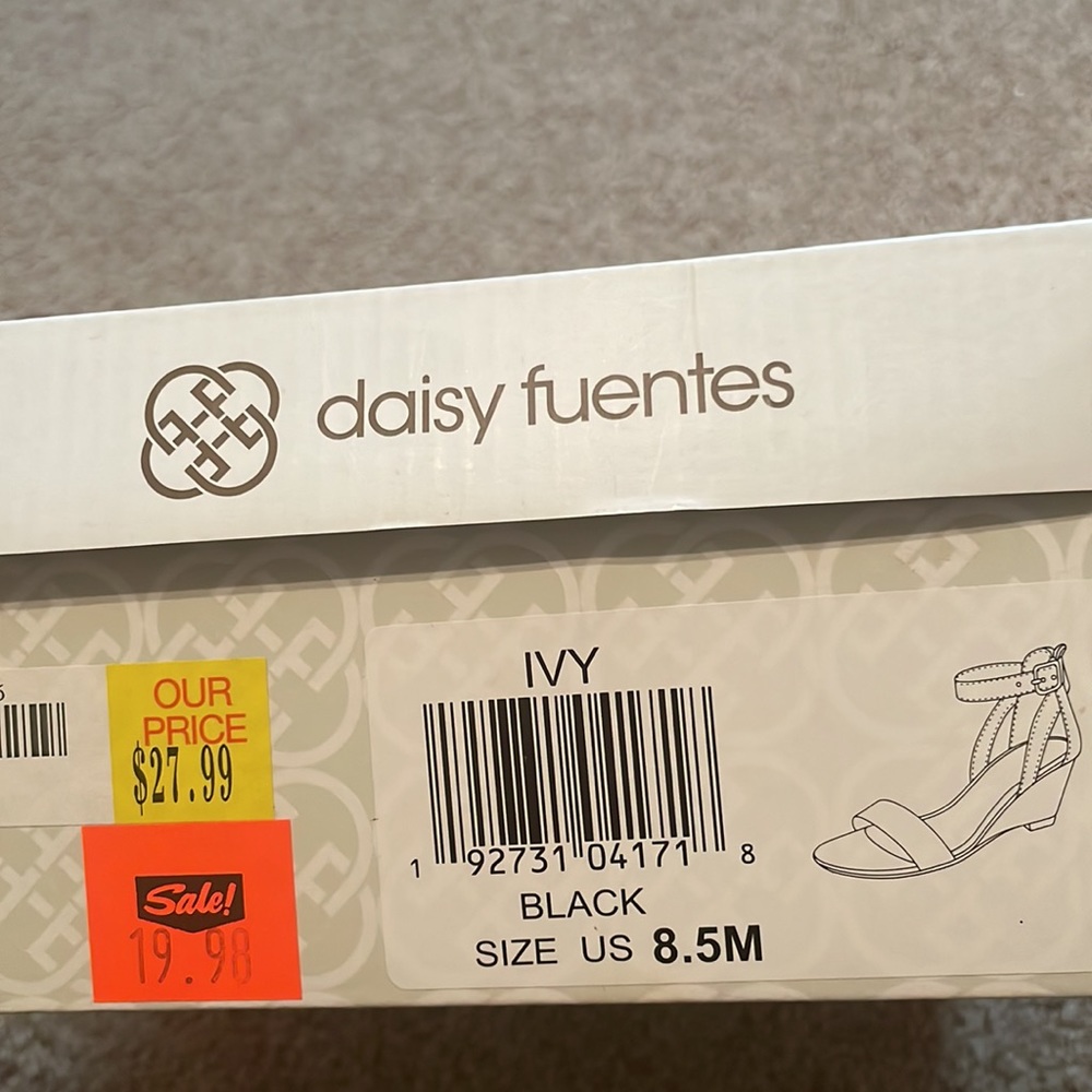 Low wedge sandals 8.5 - Picture 5 of 9